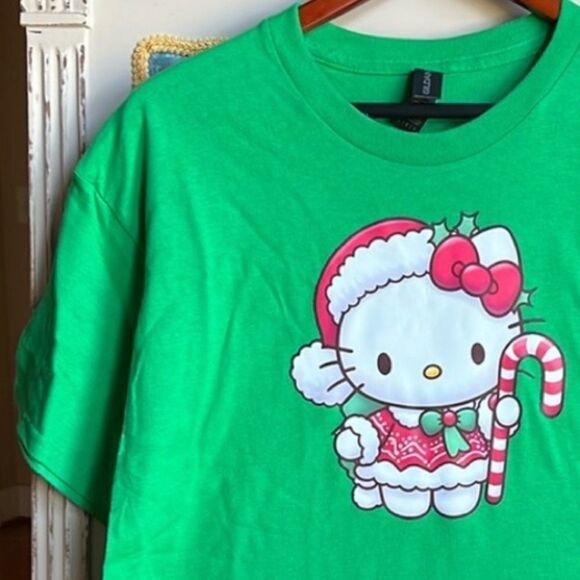 Gildan Green Graphic T-Shirt with Christmas Hello Kitty NWOT - Picture 1 of 3